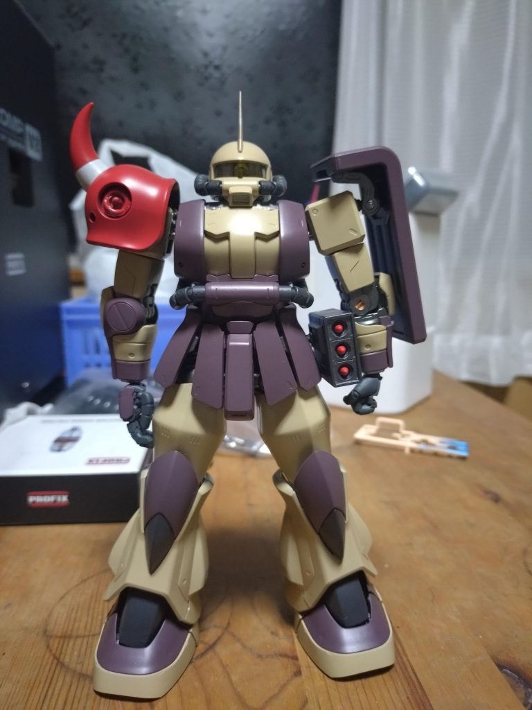 ・塗装後。使用した塗料はヘキサデザートイエロー、黒森峰ロート1、フロストマットブラック、ローズディープレッド＋ヘキサレッド等