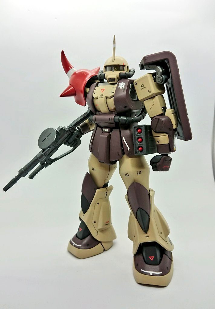 ・正面・基本は無改造でランドセルとスパイクアーマー、シールド部分にディテールアップパーツを追加しています