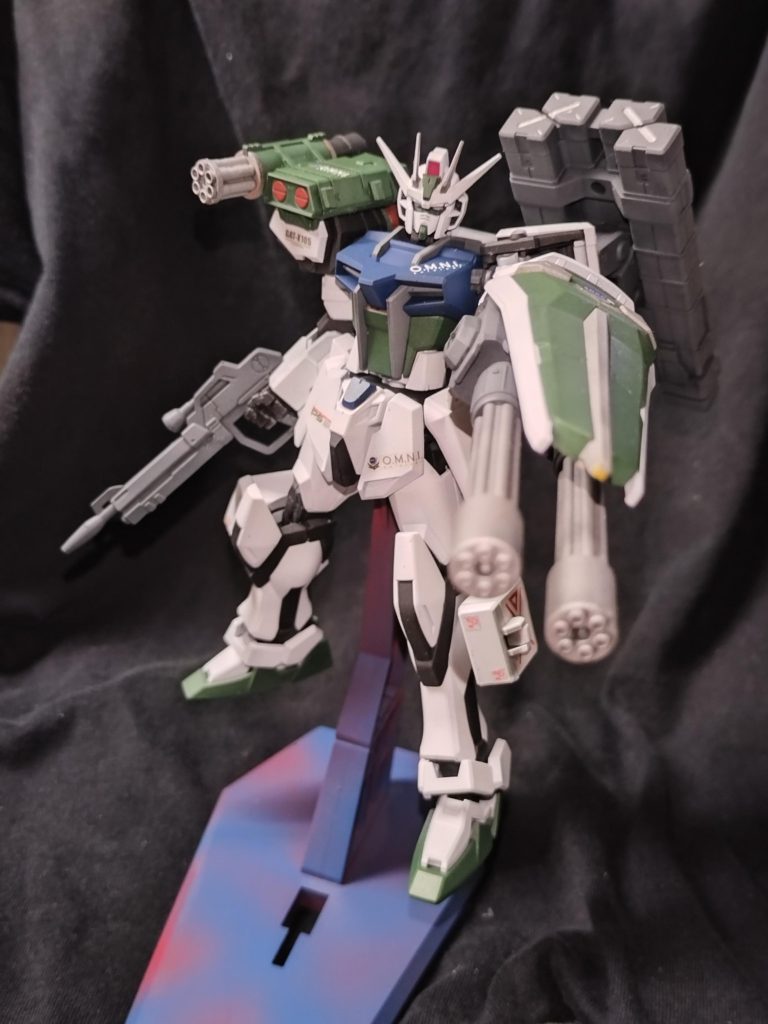 本来のランチャーストライクは、アグニ使用時等エネルギー消費量が激しい為、通常兵装装備で、エネルギー消費を押さえようとした、開発者の後発プラン