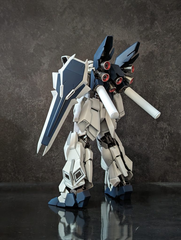 赤シナンジュもかっこよくて好きな機体でしたが、これはこれでかっこええ〜。