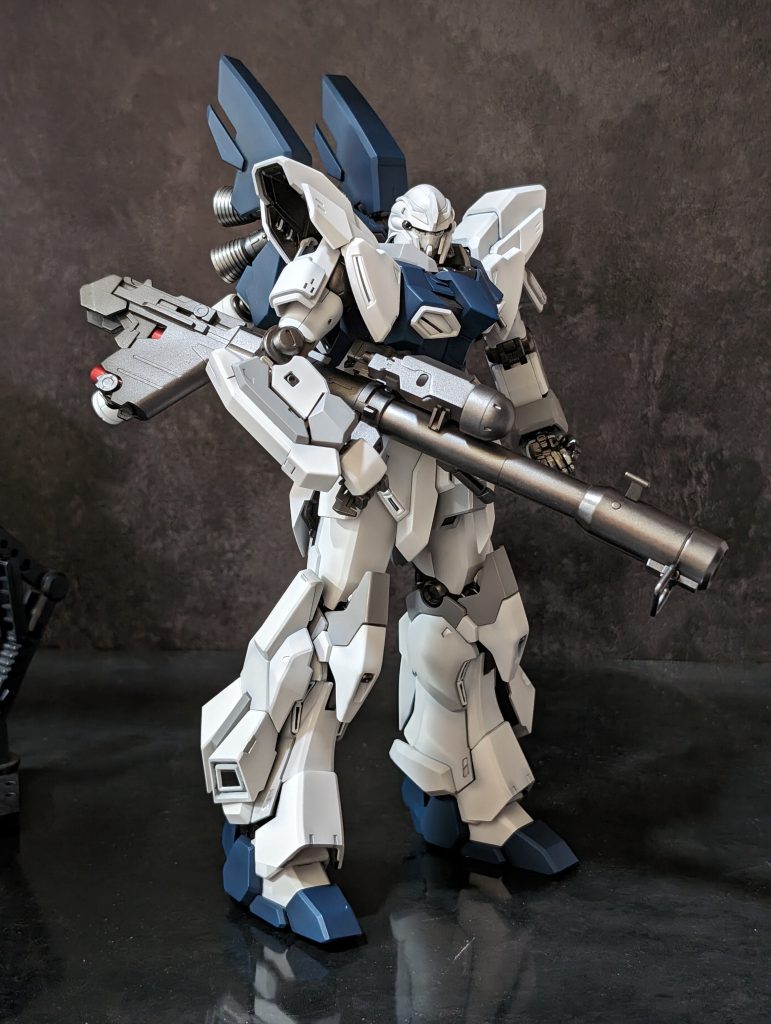 肩アーマーはすぐに外れてしまうんで、ちょいと加工して外れにくくしました。それ以外はキットそのままです。やっぱり首関節は加工して、頭部を少し後ろへ、顎を引いて下向き加減にした方が僕好みですかね~。