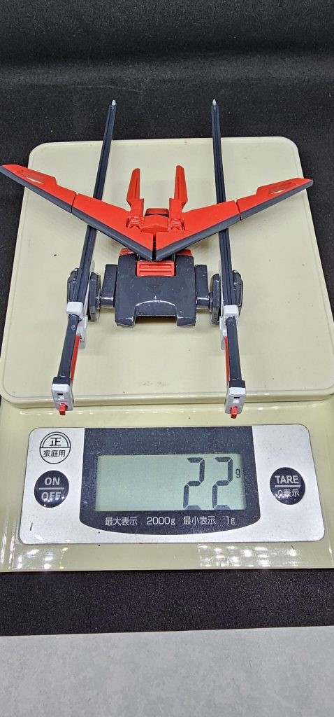 ソード部分にネオジム磁石を仕込んだ事もあり重量が倍以上になりました、エクスカリバーは柄の軸しか残っていません。フラッシュエッジは両端だけで基部はフォースからのトンデモアレンジです