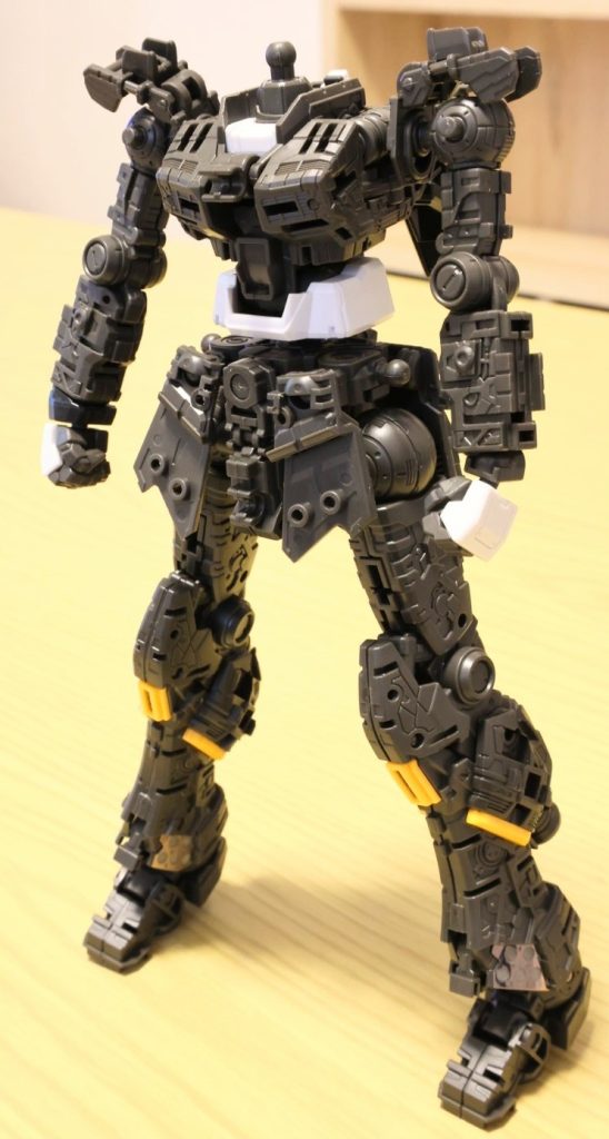 本キットの内部フレームです。アドバンスドMSジョイントが使われていないため、感覚としては1/144のMGキットを組み立てているみたいな感覚でした。膝、くるぶし付近の装甲ギミックが個人的には大好きです！ぜひ皆さんの手でこのキットの凄さを体験してみてください！久しぶりのRGキットでドキドキでしたが、組んでいてストレスもなくとても楽しいキットでした。私が福岡に行った時は雨でちょっと残念だったので、晴れの日にまた福岡行きたいです！