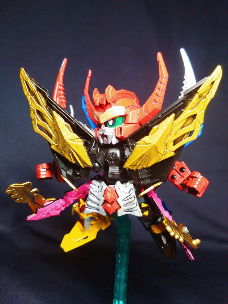 胸がクモからアーマーに変わり、全体的に何か物足りなかった部分が補われ、レジェンドキングオージャーが真の姿というのもわかる気が。ちなみに設定では霞の鎧ポジションです。