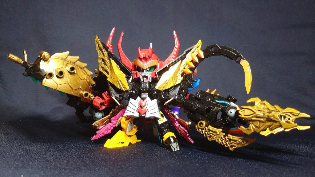 騎士王ガンダムシュゴッドが古代兵器の三大守護神を装備した真の姿。三大守護神は現在のナイトワールドには存在せず、詳細は不明ながらも、手に入れた者は世界をひっくり返すほどの力を持つ。スペリオルの名を冠する者が詳細を知るというが、かつては炎の剣、霞の鎧、力の盾とも呼ばれていたこともあったらしい…