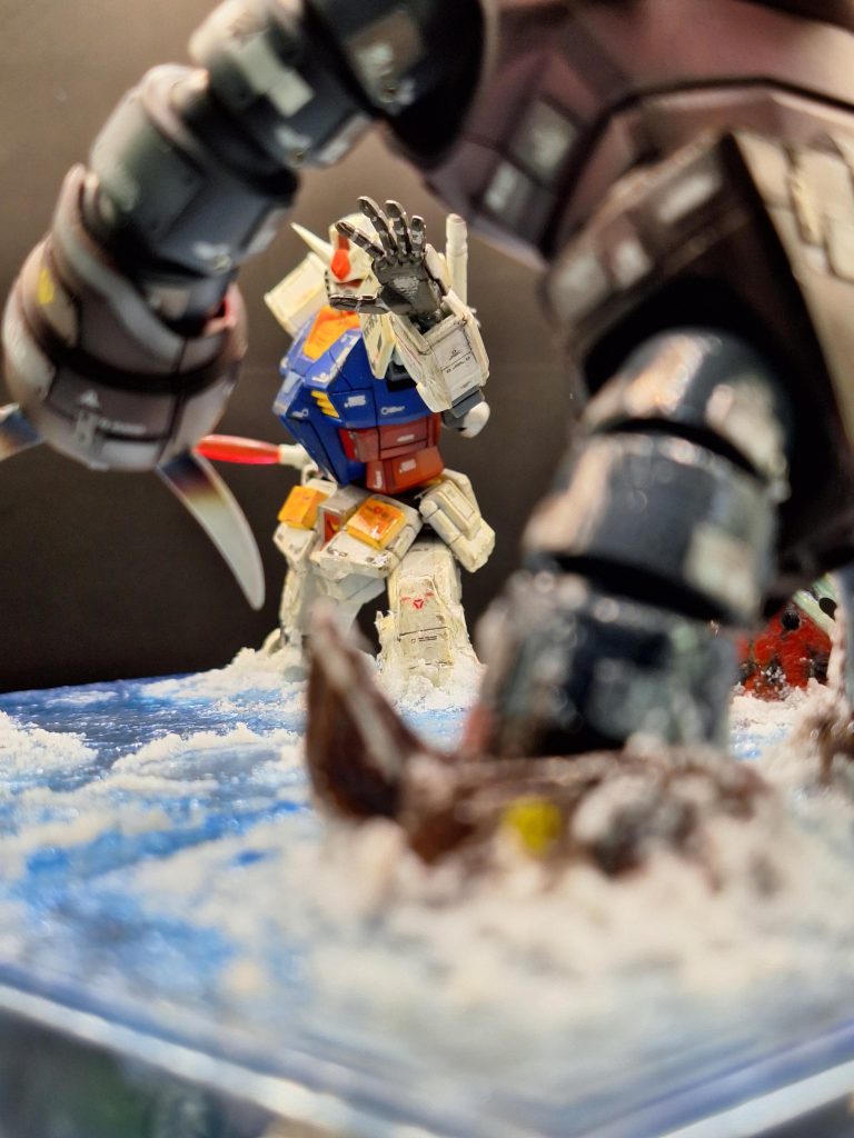 ガンダムVSズゴック–3枚目/制作者：マ～房