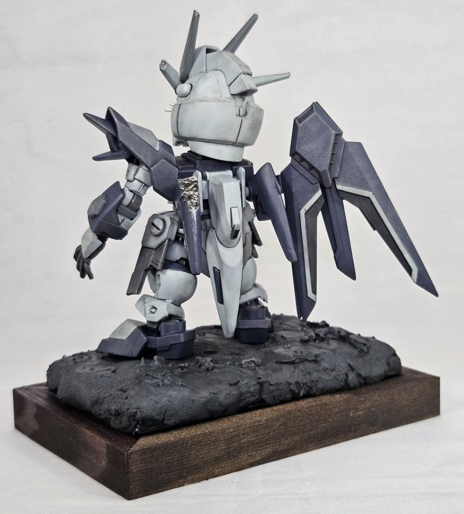 背面羽はバラエーナを前面に見せる都合上接続面を加工して左右逆にして接続しました