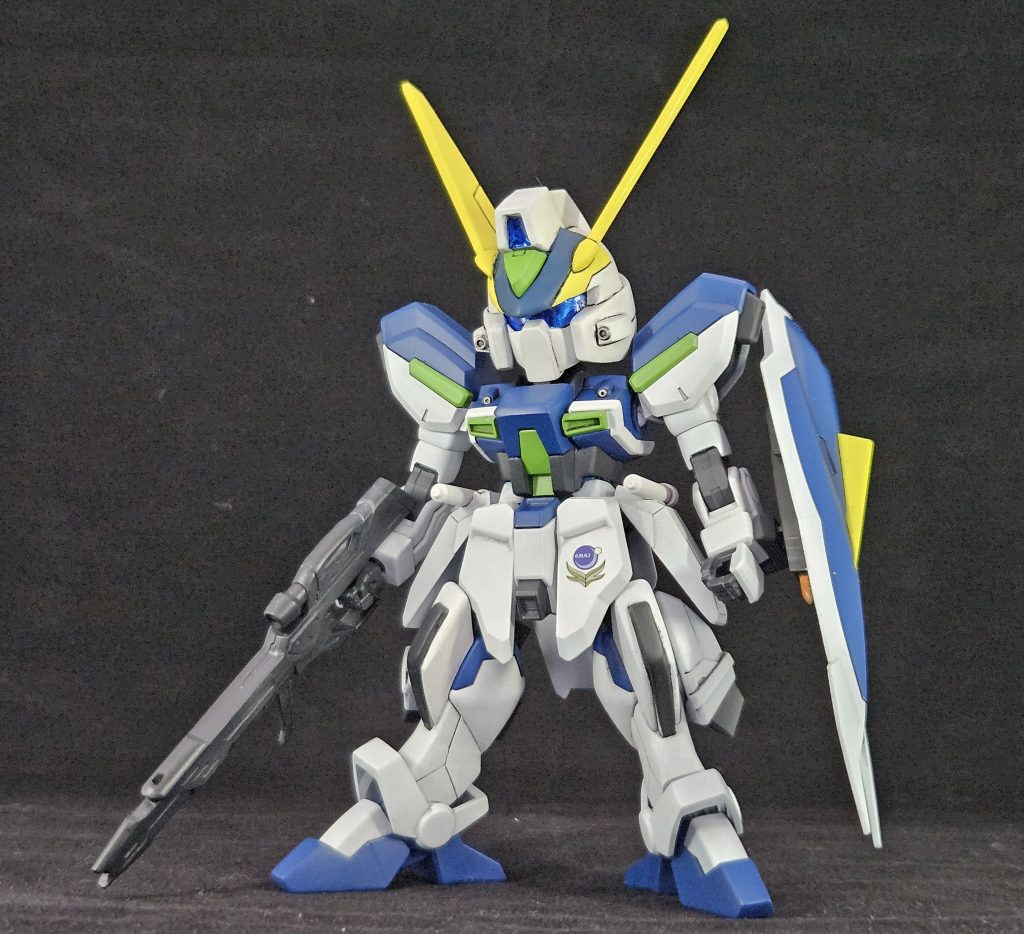 小顔化してイケメンになりました改修した頭部はSDEXのトライバーニングガンダムを使っています(トライバーニングはシンプルなデザインなので改造素体にしやすいのです)