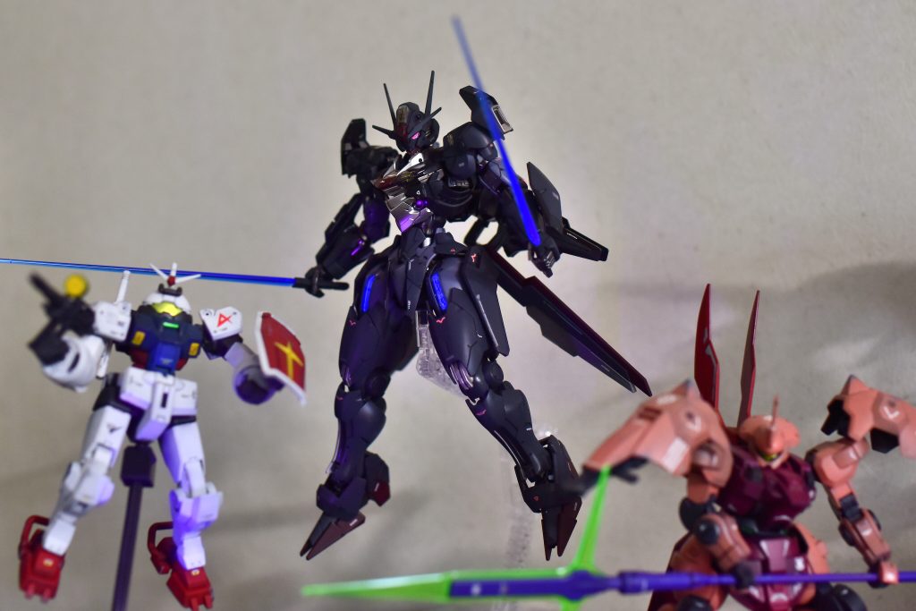 大型モビルスーツ感を出すためにHG水星の魔女の過去作と一緒に撮影。この2人ならガンドノードの大軍も蹴散らして、クワイエット・ゼロも惑星間レーザー送電システムも止めてくれそう。じゃあ主人公のスレッタは何してんだってことになると思うんです。スレッタとミオリネもGUND技術の延長としてFigure-rise Standardと30MSをミキシング作成したのですが、中々に中々な事になりましてGUNSTAへの投稿は厳しいかなと(´・ω・`)