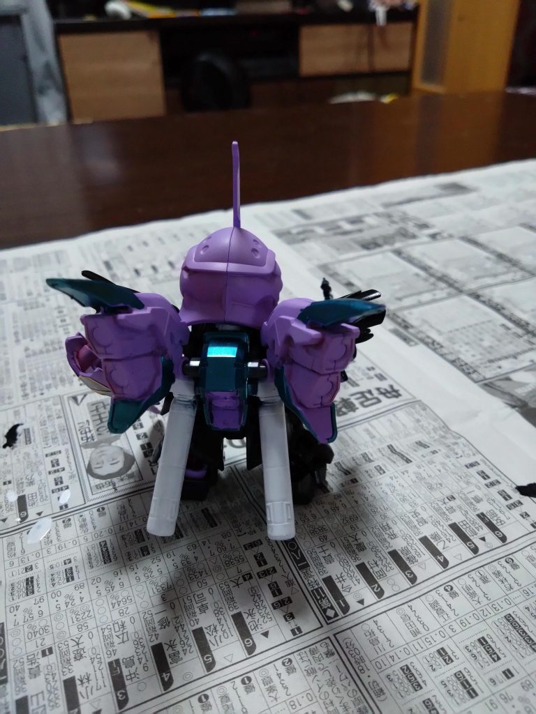 背中。あ、これ色の塗り方ミスってますね。許してくださいm(_ _)m