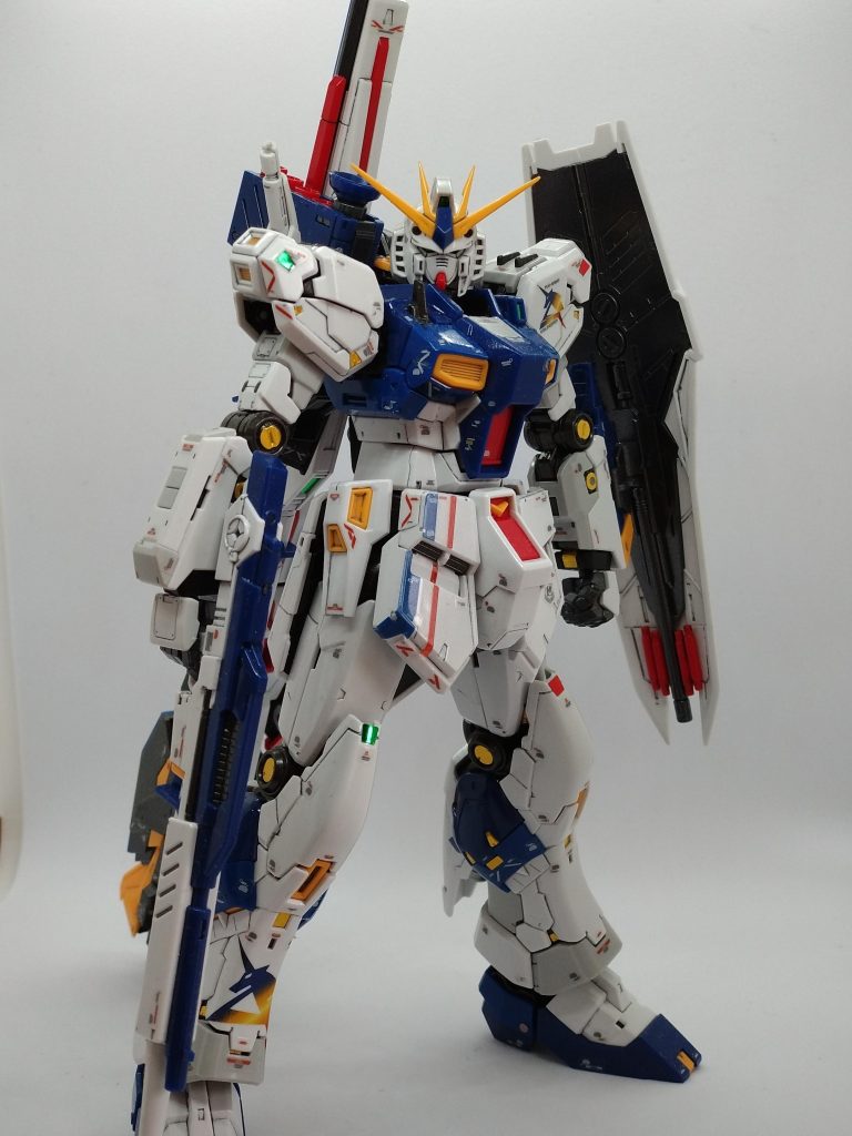 フレームは塗装しています。外装はスミ入れとトップコートのみ。デカールは指定通りに貼りました。