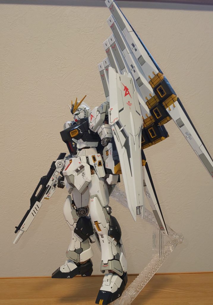 フィンファンネルが着くとνガンダムらしさが出ますね。