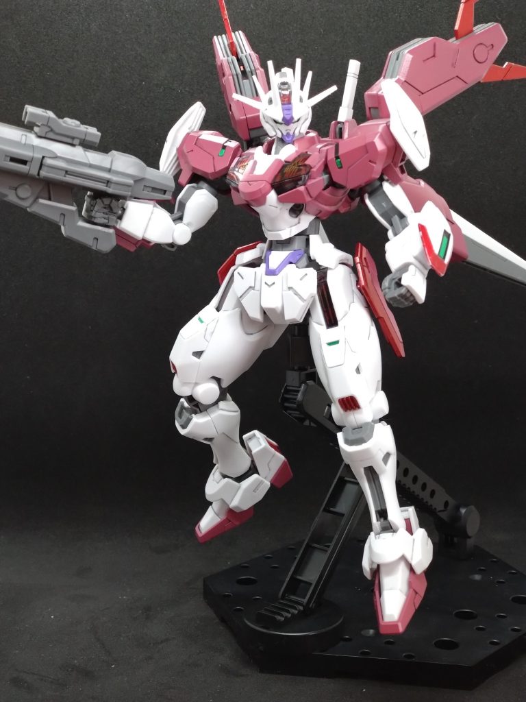組み換えが面白いキットですが、塗装が弱すぎて動かす気になれません…トップコートは色が溶け出しそうで使えませんでした