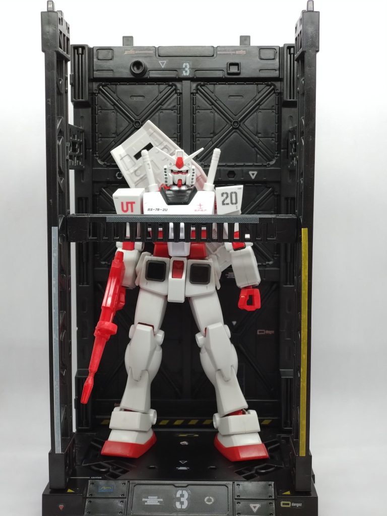 次はユニクロコラボのUTガンダム肩に20のデカールを貼ったということは、たぶん2020年に手に入れたものかな