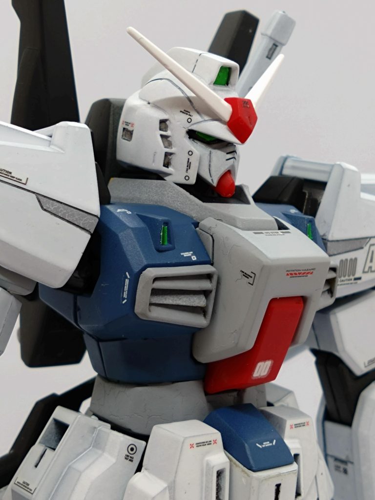 フェイスは上下に詰めてツバ先を下げ、奥行きを1mm長くしました。