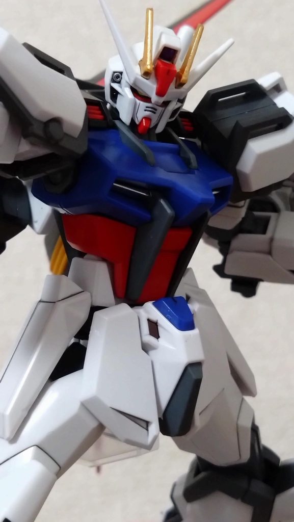 ポーズとってアップストライク系というか、キラの機体はいい顔してる