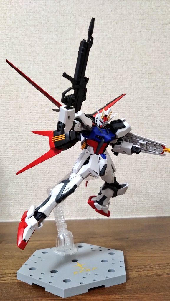 ポーズ全景こうしてみると、エールストライクも素晴らカッコいい