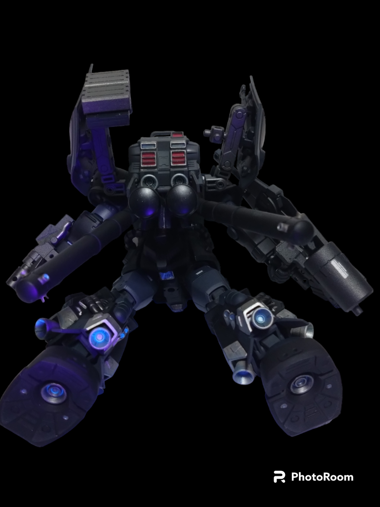 飛行状態はこんな感じかな。バーニア内部は蛍光ブルーです。