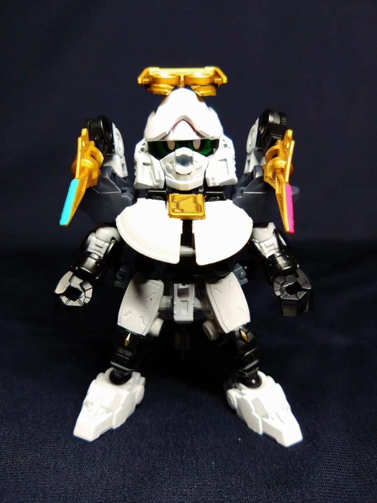 合体があるのでシンプルになっています。シンプルすぎるのは色味のせいもあるかと…頭と顔は忍者の頭巾を参考にしました。