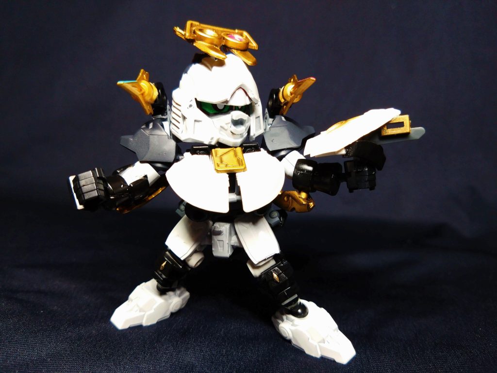 ガンダムタラントは白忍者をイメージしつつ実態は白騎士。騎士だけど銃が得意。騎士王シュゴッドの側近で、アーサーに対するマーリンのような存在です。