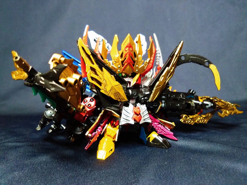 タラントの足がキャノンになり、爪と腕も後の20体合体の接続になるので千手観音みたいな状態です。ボールデンを多用しているので、保持力はお察しw