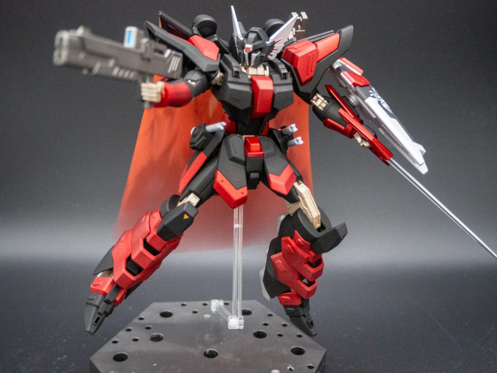 と言うことで、やっと完成しました。塗装で苦戦し、だいぶ時間がかかりました。ゴールド下地にクリアブラックのキャンディをしようとしたのですが、どうにも色がうまく乗らず、、、諦めました（笑）赤の部分だけキャンディ塗装です。黒部分・・・メカサフにEXブラック赤部分・・・EVOシルバーにクリアレッド金部分・・・メカサフにEXゴールド銀部分・・・EVOシルバー