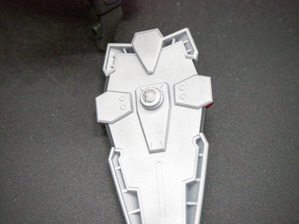 ルドラとシヴァの腕は、微妙にシールドの接続形状が違いましたのでちょっと改造。両側にネオジム磁石を埋め込み、磁石で接続できるようにしました。