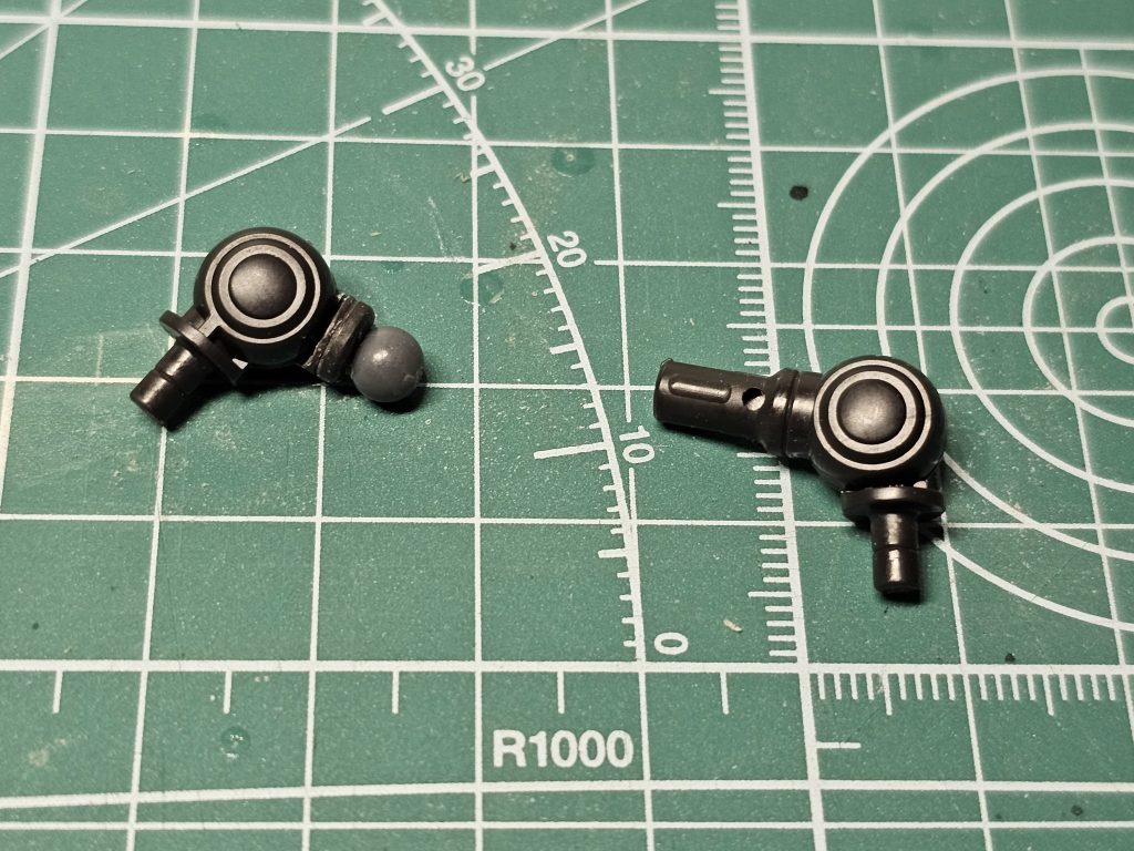 肩の接続を軸接続からボールジョイントに。