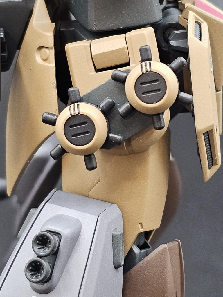 オリジナルでクラッカーラックを作って腰に装着しています。