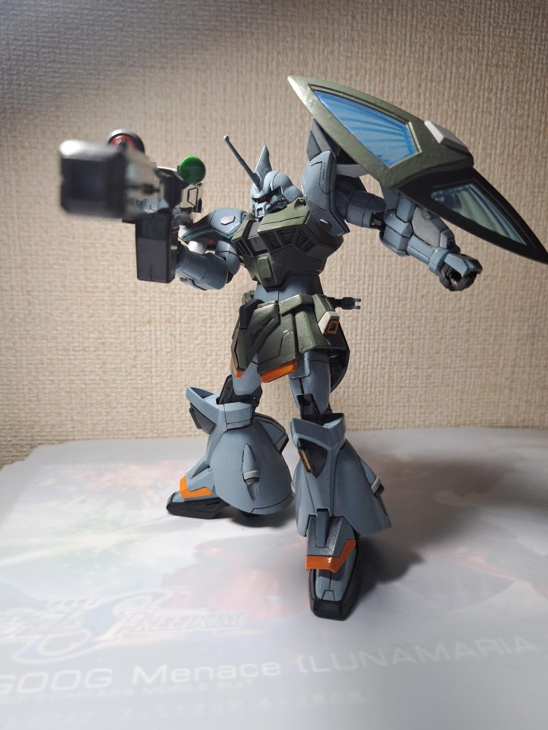 武装はリックドムのビームバズーカが放置してたので持ち手の所を少し削って持たせました。