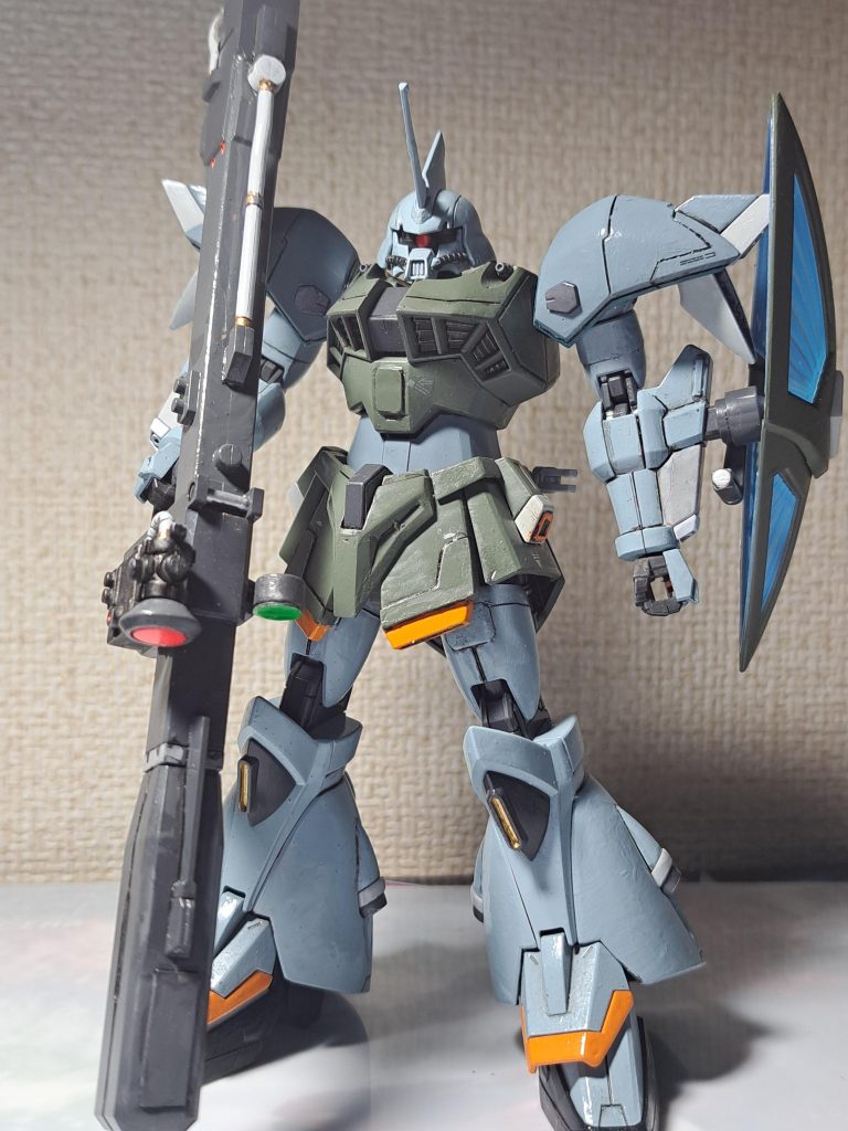 設定画かなにかで一般機を見たのですが自分はブルーはもう少し薄い色で（ギャン塗装の残りを消費しよう）という考えで頭の中でもしゲルググを改良した機体が一年戦争末期にあったら...考えましたがとりあえず一般機ということで