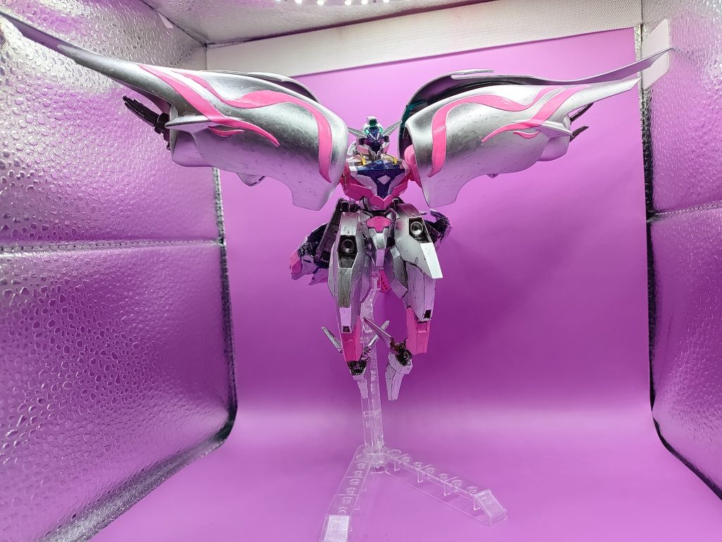 ◯説明キュベレイ ver.rebootキュベレイの後継機として、現状の技術を集結させた次世代試験機のひとつ。地上でも高速で戦闘できるように、MS用の簡易ミノフスキーフライトシステムの装備やサイコジャマーの装備など、今後の技術の元となった案が存在する。莫大なお金と時間が開発にかかるため、机上の空論に終わった。