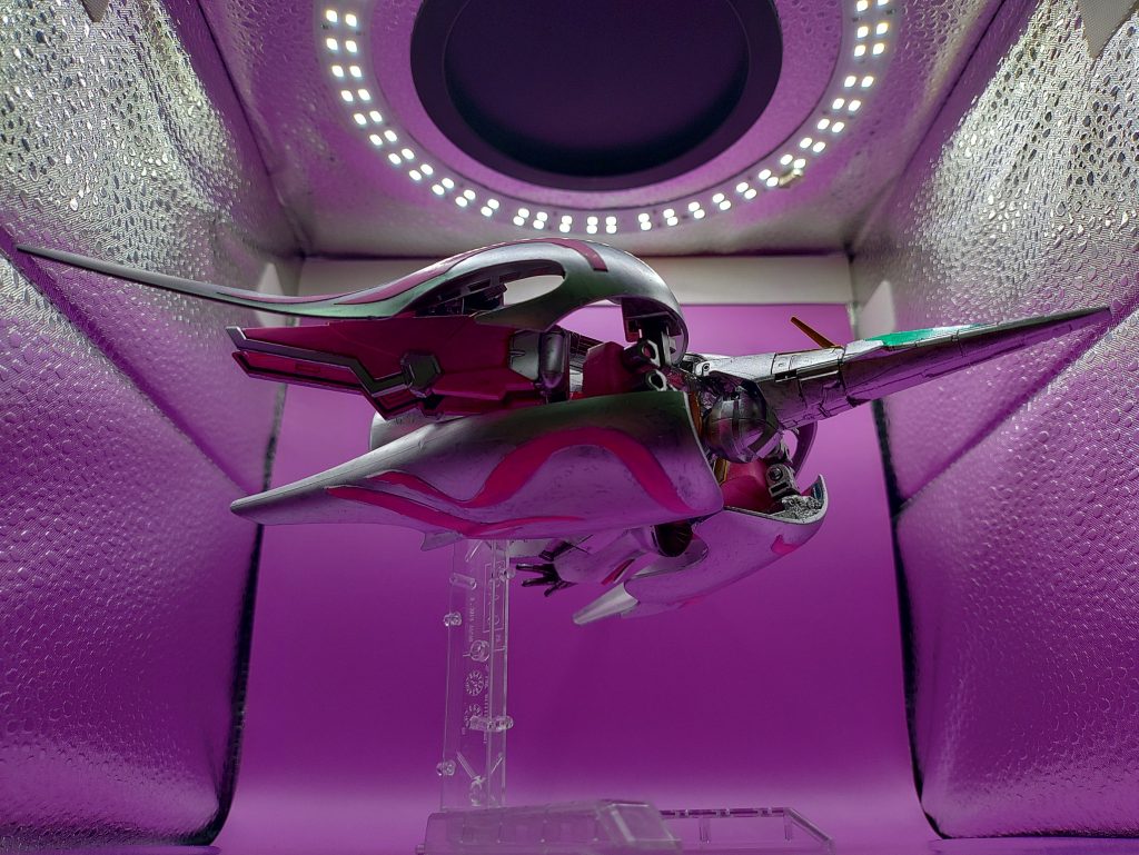 ◯武装・頭部バルカン砲×2・腕部ビームガン×2・ファンネルver2.0×20・マイクロファンネルミサイル※背部バインダーに装備・キャノピービームガン×2◯特殊兵装・サイコジャマークロービット×2・ミノフスキーウィングキャノン×2・小型Iフィールド発生機×4