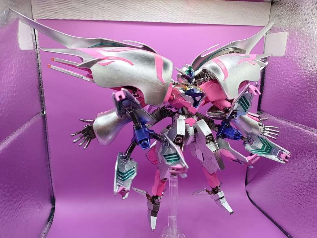 ◯サイコジャマー 展開機体背部にサイコミュ兵器を停止させるサイコジャマー発生機を2機装備し、他のビット兵器についてはメタる事が可能で、まさにサイコ兵器のクイーンです。