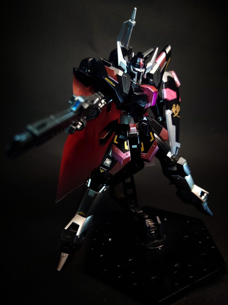 特殊機能    フェムテク装甲ブラックナイトスコード各機に採用された、ビームを無力化する新世代装甲。フェムトメートルの領域を制御する技術を使用し、電力を必要とせず半永久的に防御力を維持し続ける。