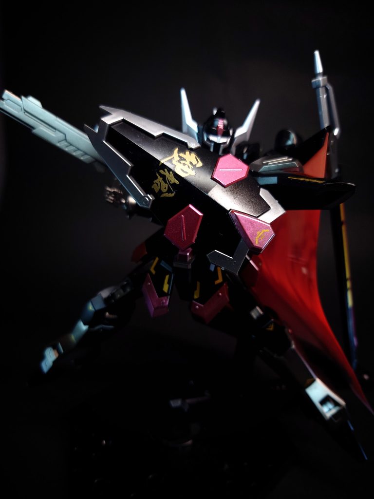 武装・必殺攻撃   OTS-M26 シールド左腕にバインドされるシールド。