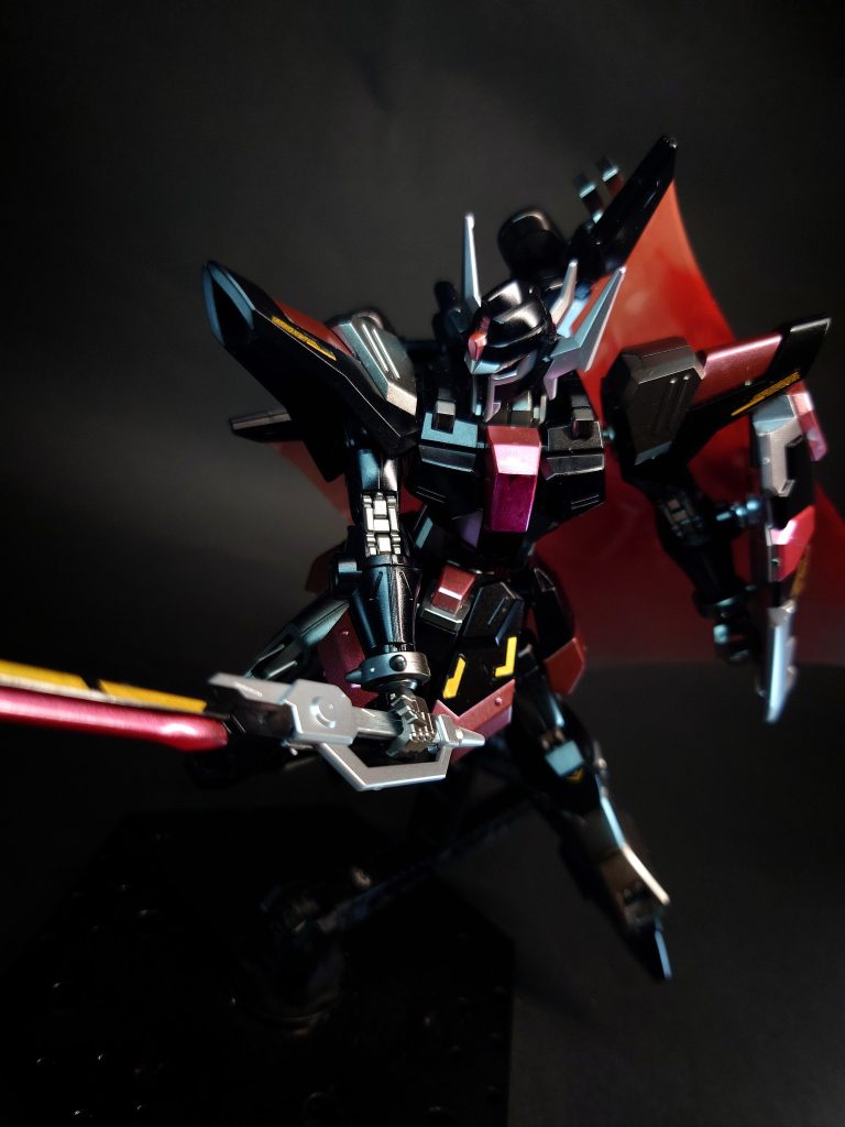 ビームマントブラックナイトスコード各機のバックパックに装備されたビームで形成されたマント。防御の他に斬撃武器としての使用も可能。