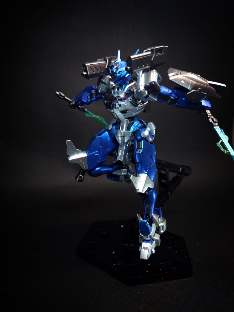 ビームガンバックパックに接続されたビーム火器。ビームライフルなどの携行火器が設定されていない本機にあって、通常の射撃武器として使用される。