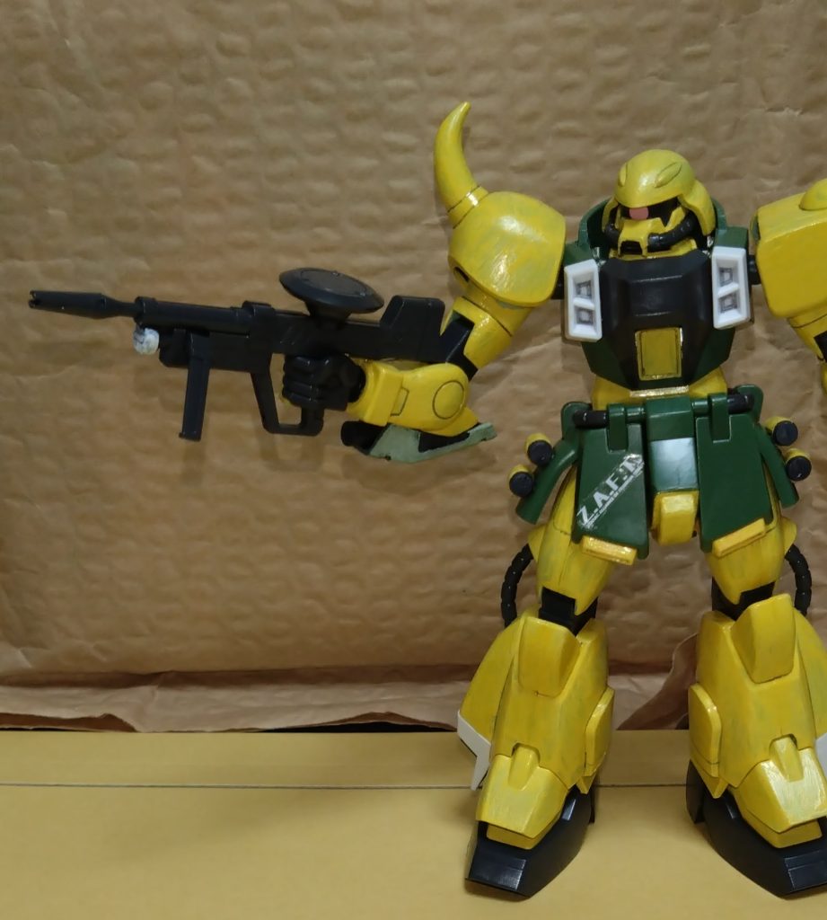 武装の紹介。一部、オリジナルのモノも搭載しています。ビーム突撃銃ザクのメイン武装。