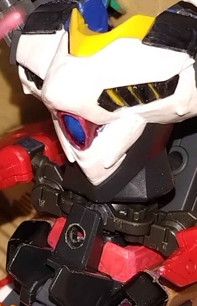 『クローリベロ』とあと一つ紹介する形態ですが、普段装備している武器『ロビンスアロー』を外す必要があります。その武器を普段ハメる穴ですが、これから語る形態に必要な穴になります。
