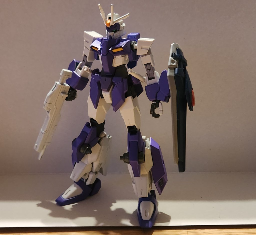 肩部、及び背面バックパックを取り除いた状態。大気圏内での戦闘は厳しいが、無重力でのスペックはセカンドステージの機体以上である。