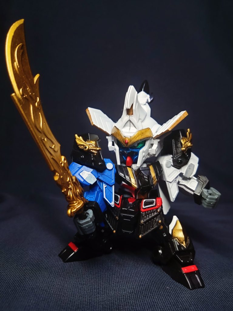 武器の将軍剣は関羽ガンダムの青龍偃月刀を流用。三國無双の夏侯惇みたいなでっかい朴刀イメージで。