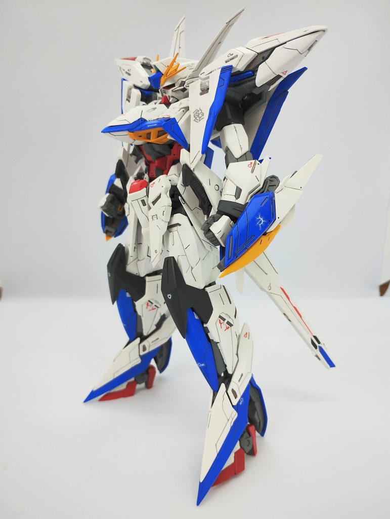 基本スジ彫りの追加メインでディテールを足しました。フロントとリアのアーマーには台形ディテール足してます。塗り分けとデカールが入ったら大分情報量が上がりました。