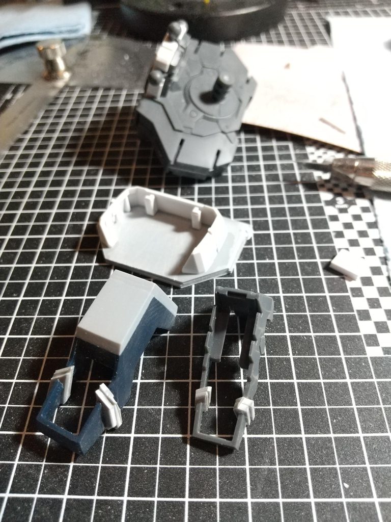 胴の延長が大変でした。胴だけ延長しても、周りのパーツがそのままだと、なんかカッコ悪い全てのパーツを延長することに。