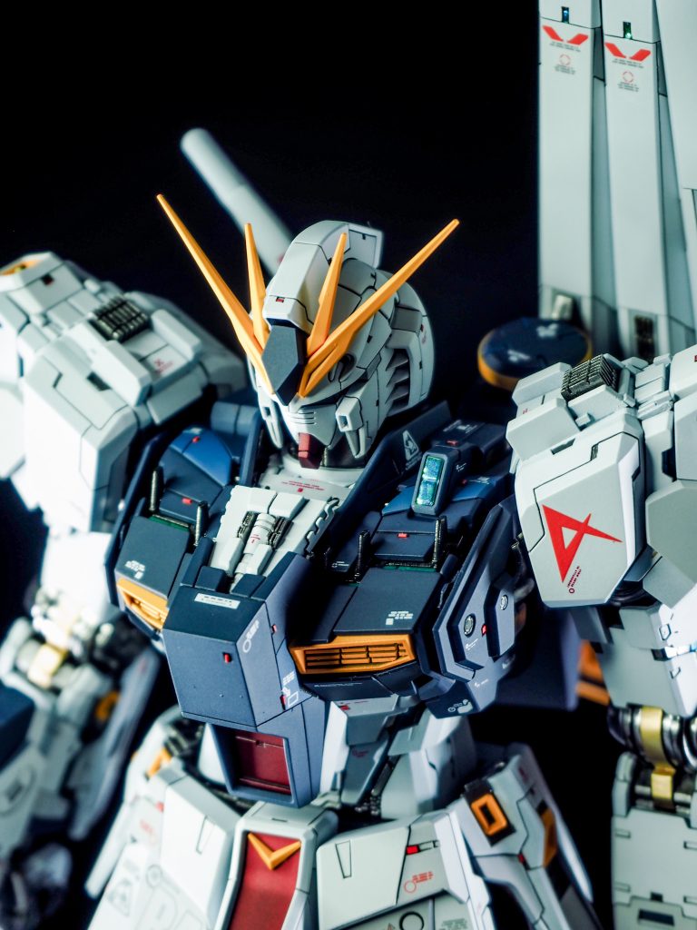 胸部を大きくして、肩周りを大きくして、ガッチリ体型にしました。