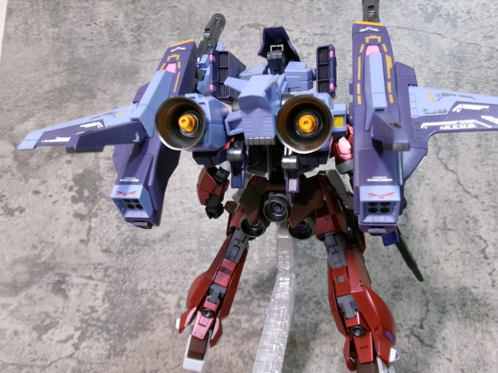 背面。バーニアおばけ。