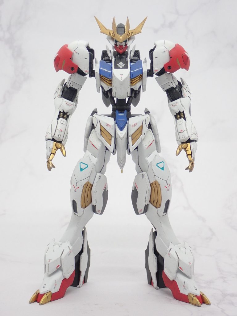 肩のポリキャップを引き出した状態で固定することで肩幅広げてます。大体片側2mmずつ広がってます。腹部で4mm、首1mm延長してます。