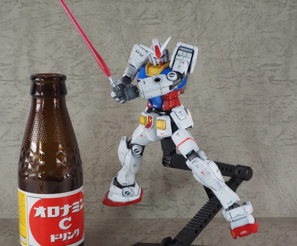 両手持ちっぽいサーベルの構えもできるのですね。