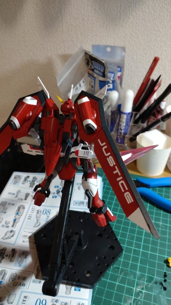 一箇所だけデカール貼り付け。適当で安直ですわー😅