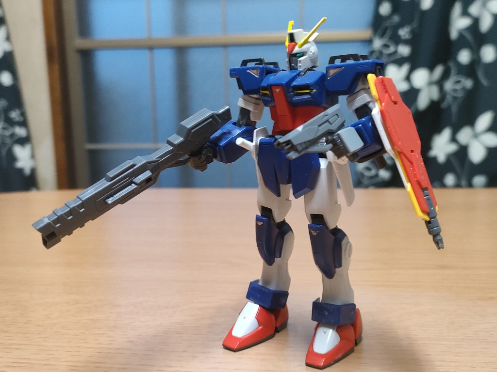 標準サイズの物からロングバレルタイプ、ハンドガンサイズのビーム火器にビルドシールドは勿論装備可能。